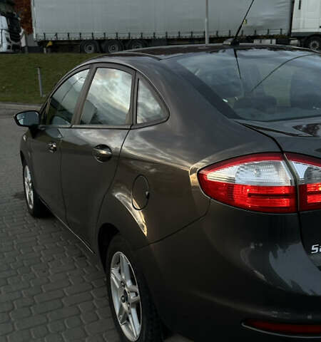 Серый Форд Фиеста, объемом двигателя 1.6 л и пробегом 112 тыс. км за 8600 $, фото 3 на Automoto.ua