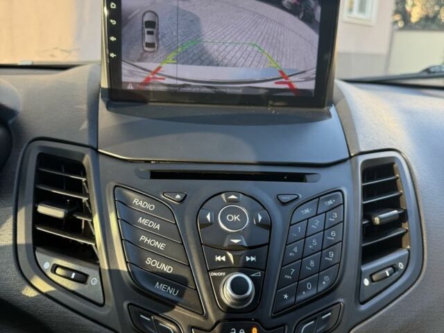 Серый Форд Фиеста, объемом двигателя 1.6 л и пробегом 75 тыс. км за 8800 $, фото 8 на Automoto.ua