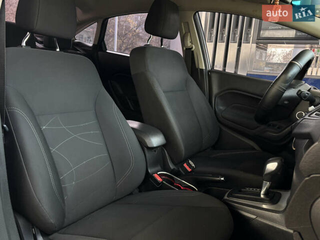 Серый Форд Фиеста, объемом двигателя 1.6 л и пробегом 107 тыс. км за 8199 $, фото 13 на Automoto.ua
