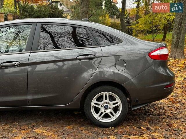 Серый Форд Фиеста, объемом двигателя 1.6 л и пробегом 148 тыс. км за 7940 $, фото 9 на Automoto.ua