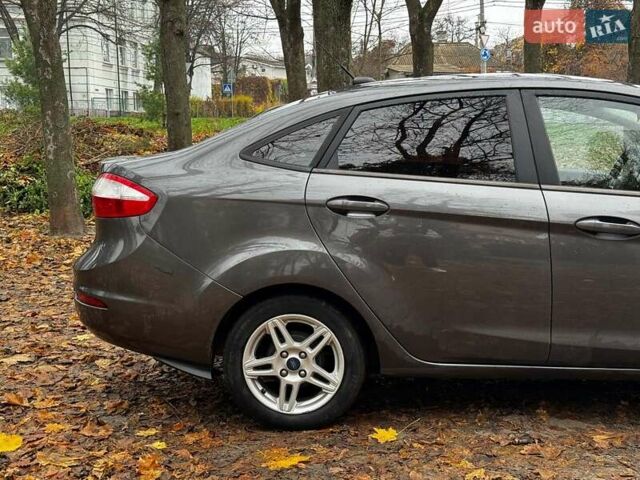 Серый Форд Фиеста, объемом двигателя 1.6 л и пробегом 148 тыс. км за 7940 $, фото 4 на Automoto.ua