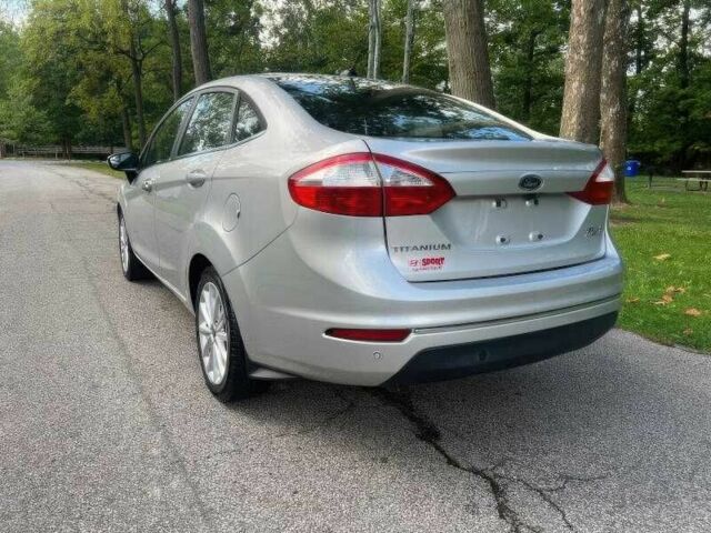 Серый Форд Фиеста, объемом двигателя 1.6 л и пробегом 68 тыс. км за 5100 $, фото 3 на Automoto.ua