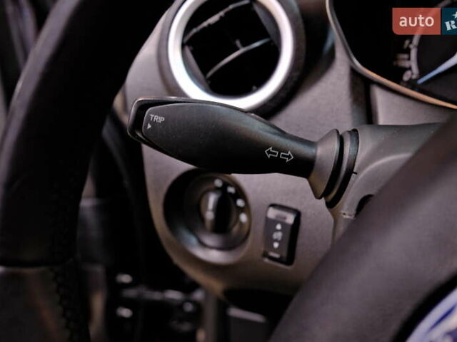 Серый Форд Фиеста, объемом двигателя 1.6 л и пробегом 109 тыс. км за 7900 $, фото 20 на Automoto.ua