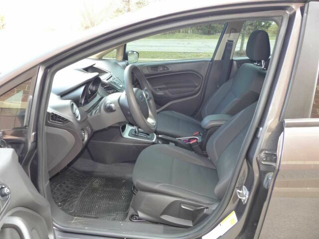 Серый Форд Фиеста, объемом двигателя 1.6 л и пробегом 67 тыс. км за 1800 $, фото 9 на Automoto.ua