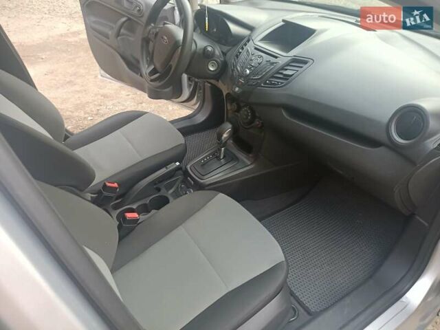 Форд Фиеста 2017 в Ивано-Франковске на Automoto.ua Серый Форд Фиеста, объемом двигателя 1.6 л и пробегом 168 тыс. км за 7100 $, фото 18 на Automoto.ua