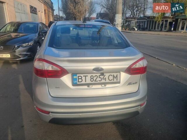 Серый Форд Фиеста, объемом двигателя 1.6 л и пробегом 110 тыс. км за 7800 $, фото 1 на Automoto.ua