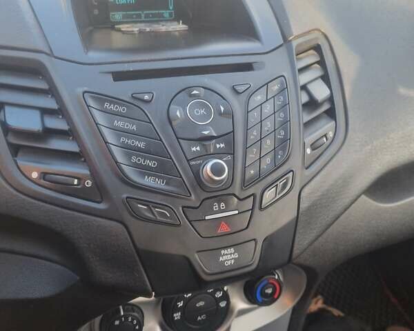 Серый Форд Фиеста, объемом двигателя 1.6 л и пробегом 110 тыс. км за 7800 $, фото 3 на Automoto.ua