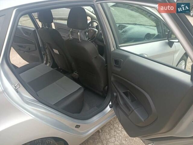 Форд Фиеста 2017 в Ивано-Франковске на Automoto.ua Серый Форд Фиеста, объемом двигателя 1.6 л и пробегом 168 тыс. км за 7100 $, фото 16 на Automoto.ua