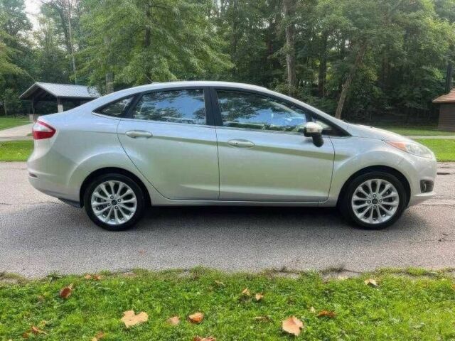 Серый Форд Фиеста, объемом двигателя 1.6 л и пробегом 68 тыс. км за 5100 $, фото 5 на Automoto.ua