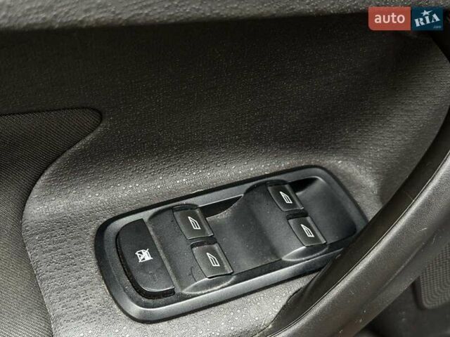 Серый Форд Фиеста, объемом двигателя 1.6 л и пробегом 148 тыс. км за 7940 $, фото 14 на Automoto.ua