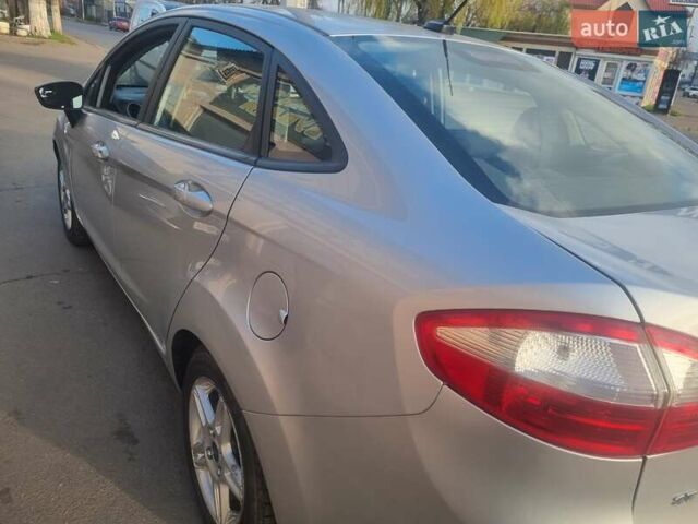 Серый Форд Фиеста, объемом двигателя 1.6 л и пробегом 110 тыс. км за 7800 $, фото 2 на Automoto.ua