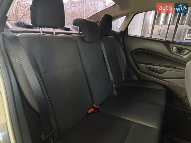 Серый Форд Фиеста, объемом двигателя 1.6 л и пробегом 107 тыс. км за 8199 $, фото 14 на Automoto.ua