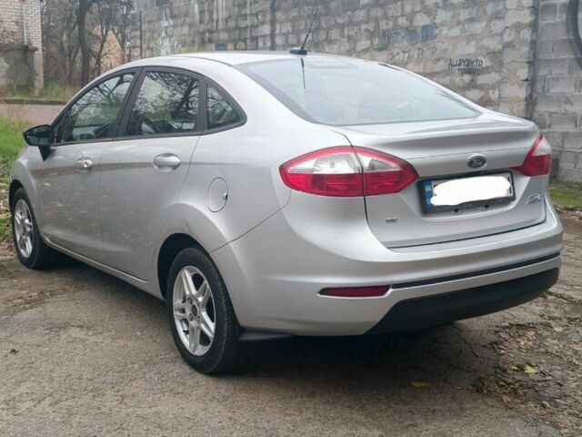 Сірий Форд Фієста, об'ємом двигуна 1.6 л та пробігом 121 тис. км за 6500 $, фото 1 на Automoto.ua