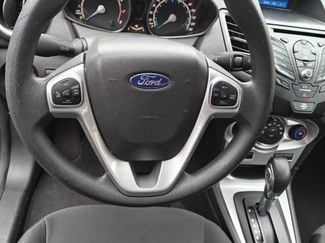 Сірий Форд Фієста, об'ємом двигуна 1.6 л та пробігом 131 тис. км за 9500 $, фото 4 на Automoto.ua