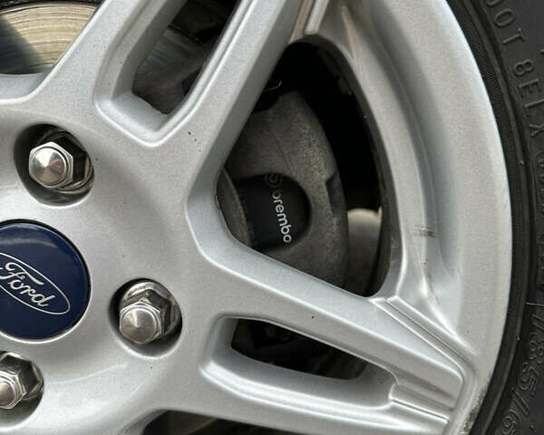 Серый Форд Фиеста, объемом двигателя 1.6 л и пробегом 95 тыс. км за 8400 $, фото 18 на Automoto.ua