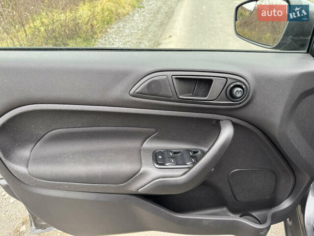 Сірий Форд Фієста, об'ємом двигуна 1.6 л та пробігом 59 тис. км за 9000 $, фото 20 на Automoto.ua