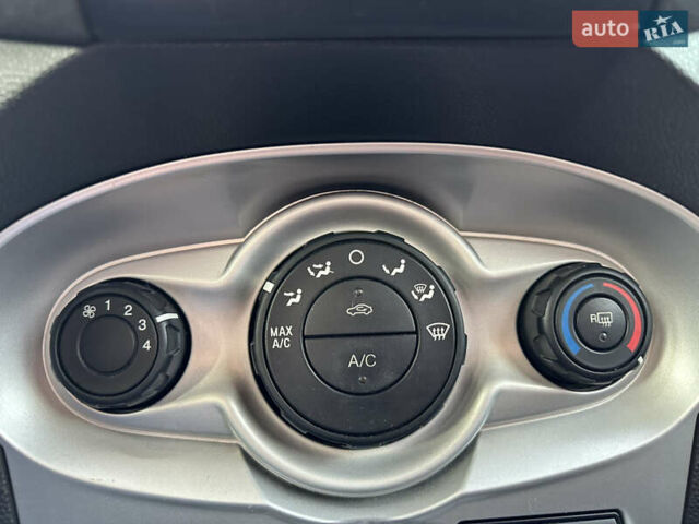 Серый Форд Фиеста, объемом двигателя 1.6 л и пробегом 95 тыс. км за 8400 $, фото 21 на Automoto.ua