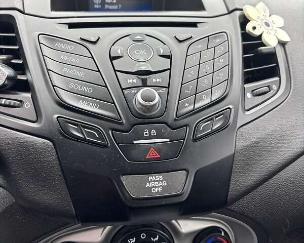 Серый Форд Фиеста, объемом двигателя 1.6 л и пробегом 81 тыс. км за 7700 $, фото 4 на Automoto.ua