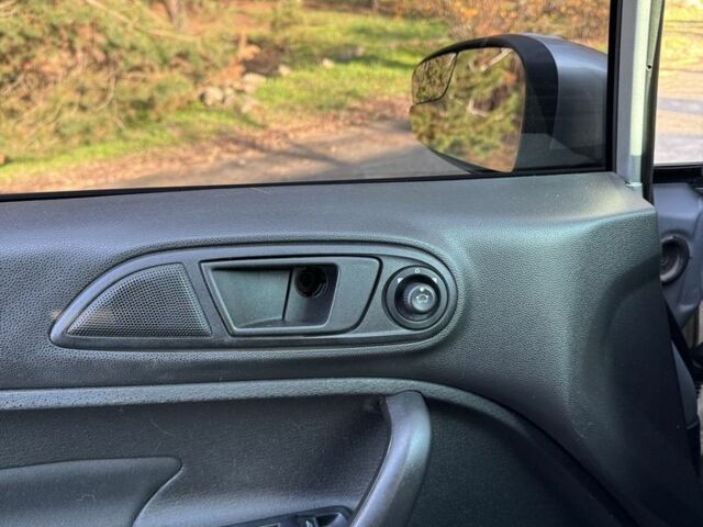 Сірий Форд Фієста, об'ємом двигуна 1.6 л та пробігом 142 тис. км за 6990 $, фото 18 на Automoto.ua