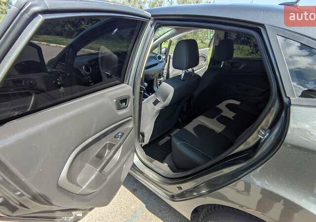 Сірий Форд Фієста, об'ємом двигуна 1.6 л та пробігом 90 тис. км за 7900 $, фото 19 на Automoto.ua