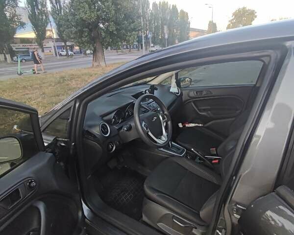 Серый Форд Фиеста, объемом двигателя 1.6 л и пробегом 37 тыс. км за 10100 $, фото 14 на Automoto.ua