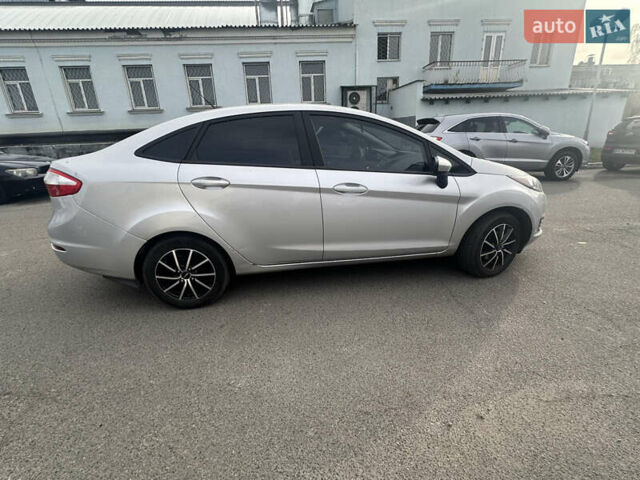 Серый Форд Фиеста, объемом двигателя 1.6 л и пробегом 82 тыс. км за 7600 $, фото 1 на Automoto.ua