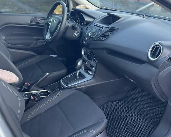 Серый Форд Фиеста, объемом двигателя 1.6 л и пробегом 78 тыс. км за 9300 $, фото 14 на Automoto.ua