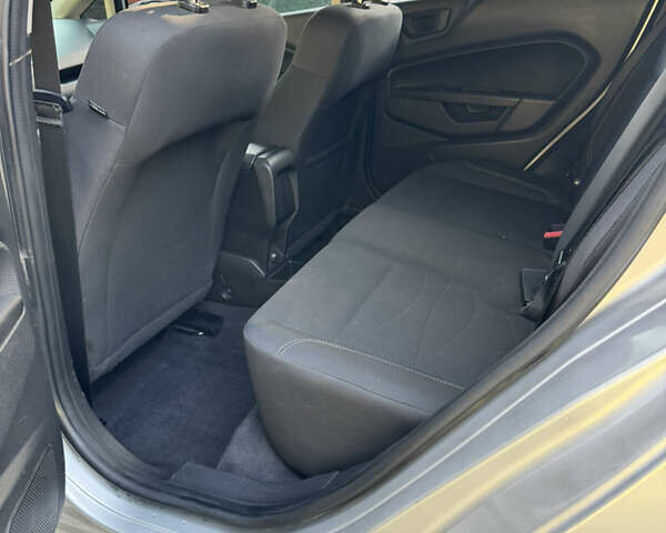 Сірий Форд Фієста, об'ємом двигуна 1.6 л та пробігом 142 тис. км за 6700 $, фото 17 на Automoto.ua