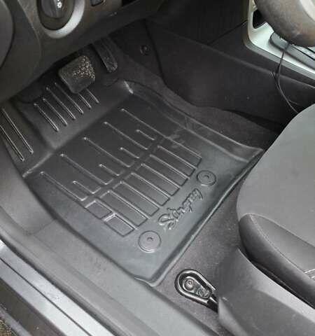 Серый Форд Фиеста, объемом двигателя 1.6 л и пробегом 85 тыс. км за 13500 $, фото 5 на Automoto.ua