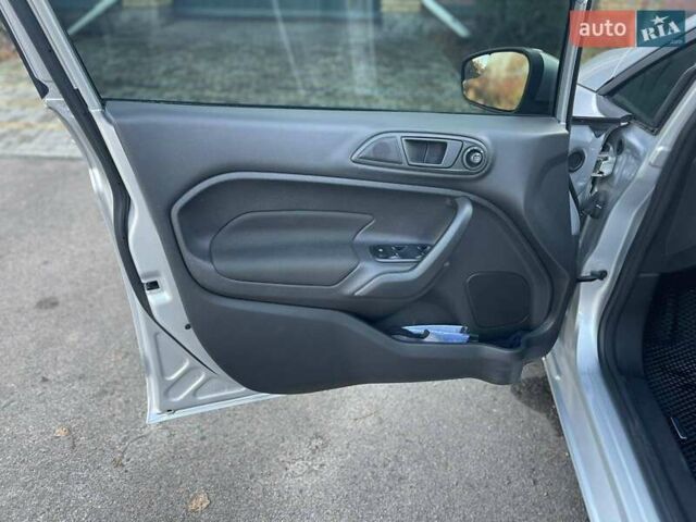 Серый Форд Фиеста, объемом двигателя 1.6 л и пробегом 78 тыс. км за 9300 $, фото 20 на Automoto.ua