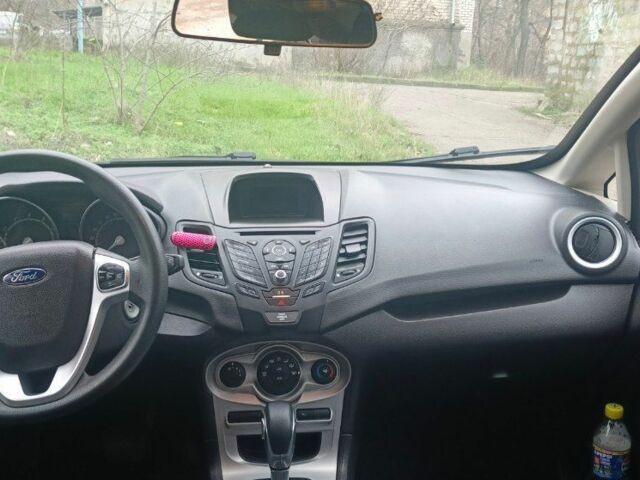 Сірий Форд Фієста, об'ємом двигуна 1.6 л та пробігом 121 тис. км за 6500 $, фото 4 на Automoto.ua