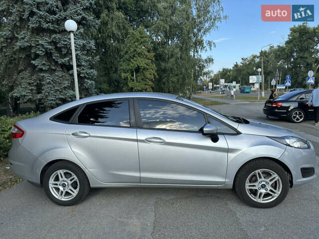 Серый Форд Фиеста, объемом двигателя 1.6 л и пробегом 96 тыс. км за 8500 $, фото 4 на Automoto.ua