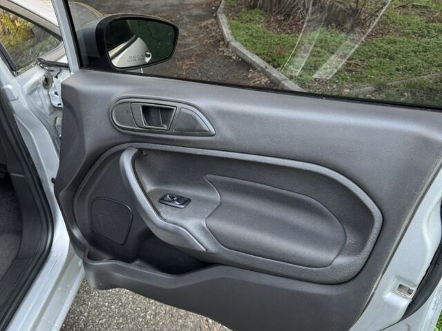 Сірий Форд Фієста, об'ємом двигуна 1.6 л та пробігом 142 тис. км за 6990 $, фото 15 на Automoto.ua