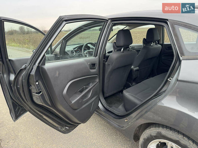 Сірий Форд Фієста, об'ємом двигуна 1.6 л та пробігом 59 тис. км за 9000 $, фото 9 на Automoto.ua