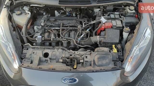 Сірий Форд Фієста, об'ємом двигуна 1.6 л та пробігом 90 тис. км за 8800 $, фото 6 на Automoto.ua