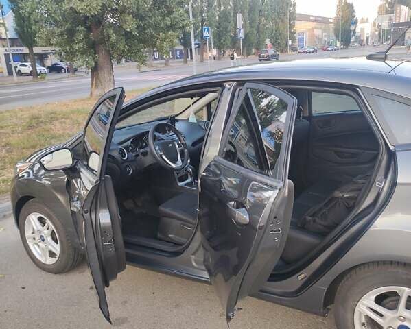 Серый Форд Фиеста, объемом двигателя 1.6 л и пробегом 37 тыс. км за 10100 $, фото 13 на Automoto.ua