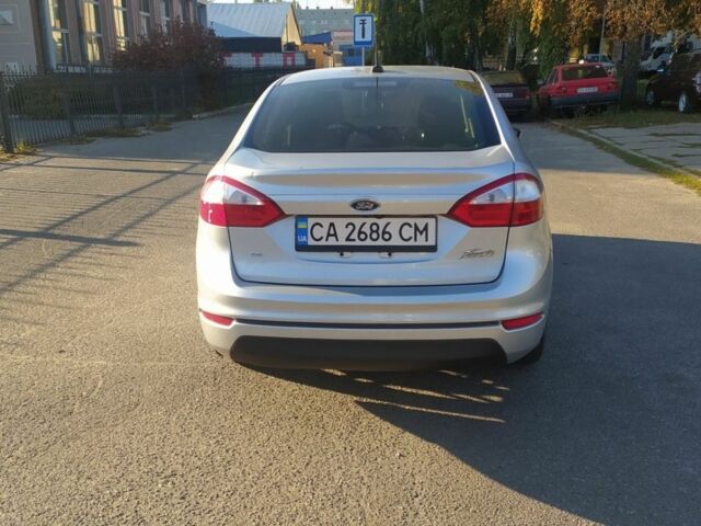 Серый Форд Фиеста, объемом двигателя 1.6 л и пробегом 132 тыс. км за 8000 $, фото 2 на Automoto.ua