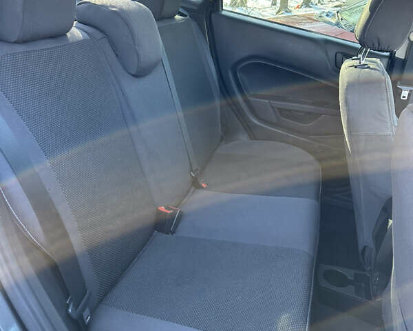 Серый Форд Фиеста, объемом двигателя 1.6 л и пробегом 95 тыс. км за 8400 $, фото 37 на Automoto.ua