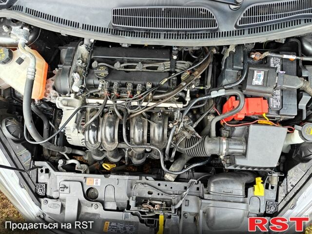 Сірий Форд Фієста, об'ємом двигуна 1.6 л та пробігом 131 тис. км за 9400 $, фото 6 на Automoto.ua