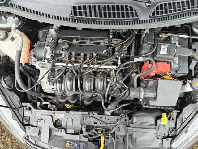 Сірий Форд Фієста, об'ємом двигуна 1.6 л та пробігом 131 тис. км за 9500 $, фото 7 на Automoto.ua