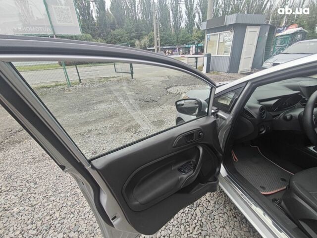 Серый Форд Фиеста, объемом двигателя 1.6 л и пробегом 87 тыс. км за 9000 $, фото 9 на Automoto.ua