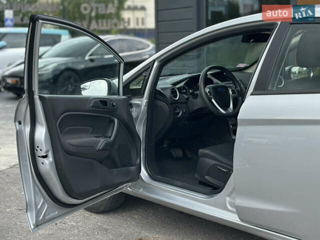Сірий Форд Фієста, об'ємом двигуна 1.6 л та пробігом 77 тис. км за 10500 $, фото 27 на Automoto.ua