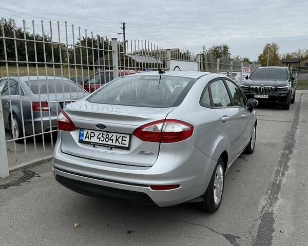 Серый Форд Фиеста, объемом двигателя 1.6 л и пробегом 85 тыс. км за 7999 $, фото 1 на Automoto.ua