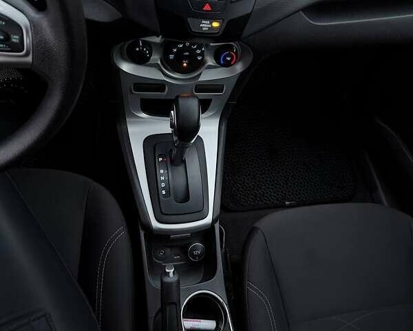 Серый Форд Фиеста, объемом двигателя 1.6 л и пробегом 99 тыс. км за 9500 $, фото 27 на Automoto.ua