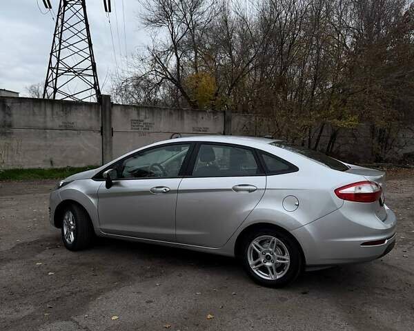 Серый Форд Фиеста, объемом двигателя 1.6 л и пробегом 99 тыс. км за 9500 $, фото 9 на Automoto.ua