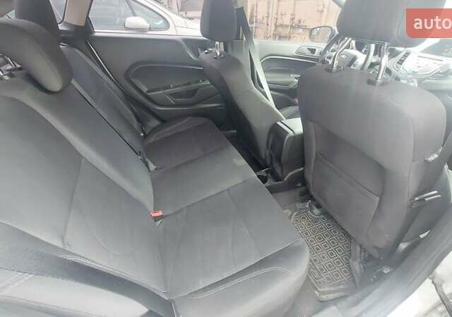 Серый Форд Фиеста, объемом двигателя 1.6 л и пробегом 111 тыс. км за 8700 $, фото 9 на Automoto.ua