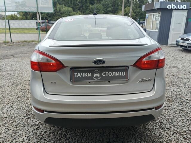 Серый Форд Фиеста, объемом двигателя 1.6 л и пробегом 87 тыс. км за 9000 $, фото 6 на Automoto.ua