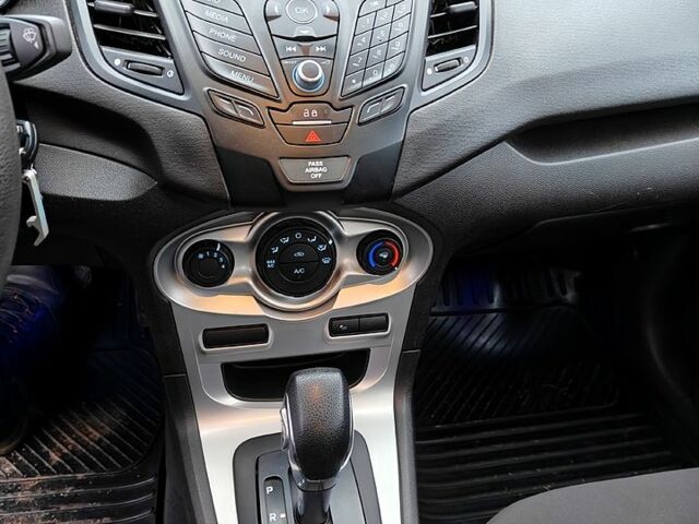 Серый Форд Фиеста, объемом двигателя 1.6 л и пробегом 132 тыс. км за 9500 $, фото 8 на Automoto.ua