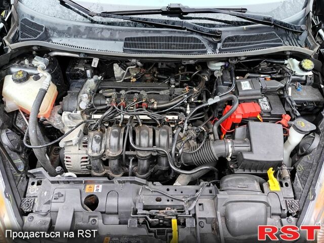 Серый Форд Фиеста, объемом двигателя 1.6 л и пробегом 132 тыс. км за 9500 $, фото 7 на Automoto.ua