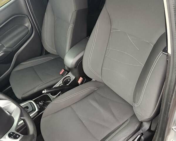 Сірий Форд Фієста, об'ємом двигуна 1.6 л та пробігом 88 тис. км за 8750 $, фото 2 на Automoto.ua